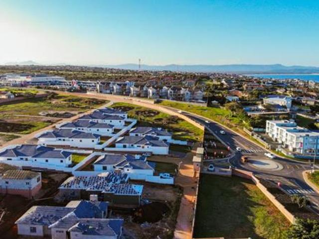 675 m² Land available in Jeffreys Bay Central
