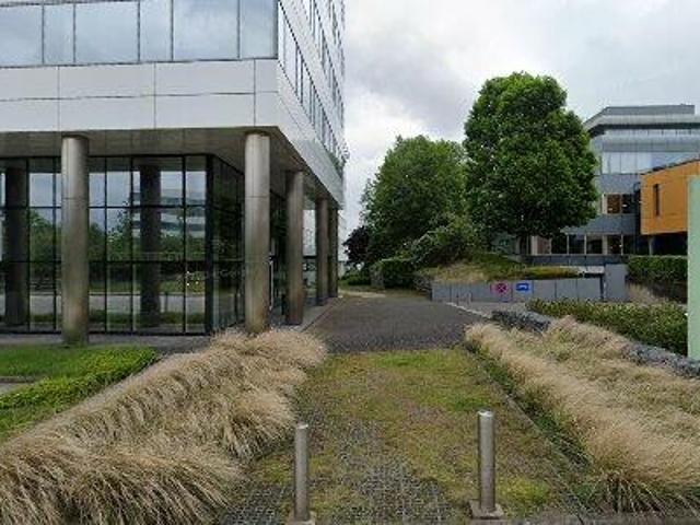 676 m2 office space for rent in Machelen