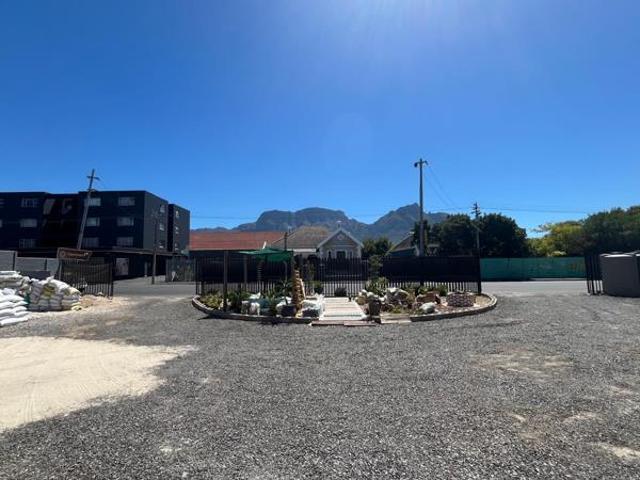 676 m² Land available in Claremont