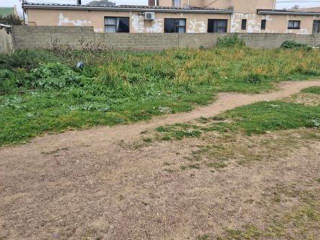 678 m² Land available in Saron