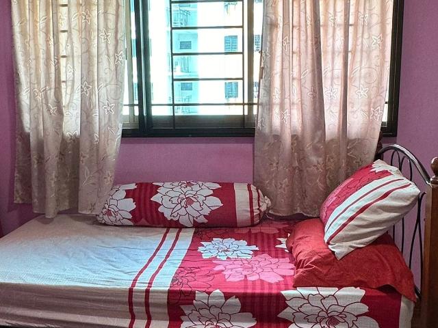 678A Jurong West Street 64 HDB Apartment Room Rental, $950, 1 Bed 1 Bath 21 sqft $45.24 psf