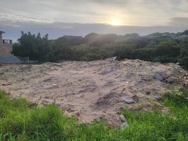 679 m² Land available in Beachview