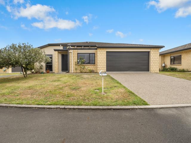 68/11 Manuka Street, in the city: Matamata Piako, city area: Matamata, price: 725000, latitude: 37.8073, longitude: 175.761862