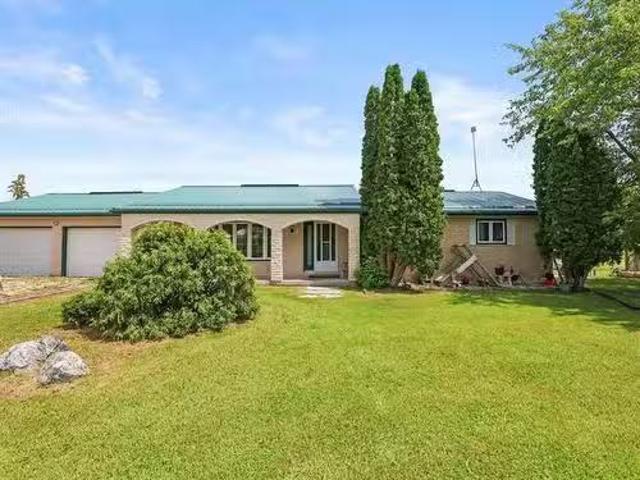 68137 Dundee Garson Rd, Cooks Creek, MB, R5M 0A6 Luxury Hous.