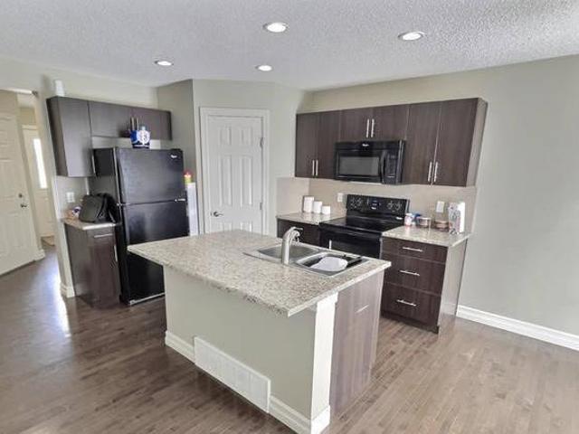 6843 CARDINAL LI SW Edmonton Alberta