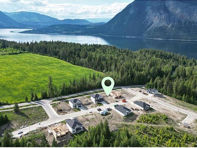 6851 42 Street Ne Salmon Arm, British Columbia