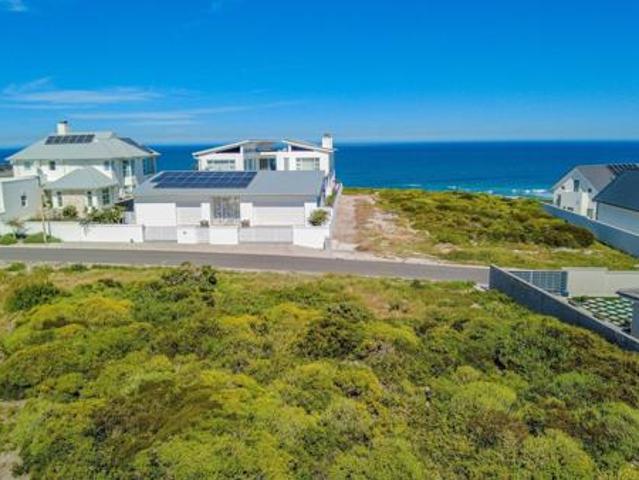 685 m² Land available in Yzerfontein