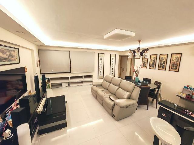 686D Choa Chu Kang Crescent HDB Apartment For Sale, $558,000, 3 Bed 2 Bath 1,184 sqft $471.00 psf