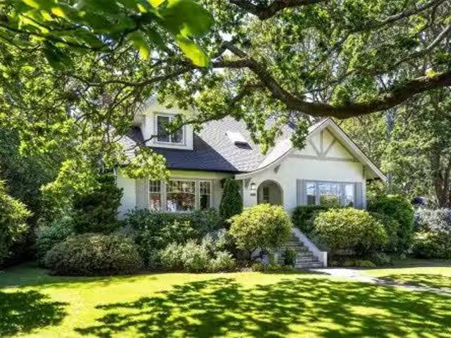 688 Falkland Rd, Oak Bay, BC, V8S 4L5 house for sale Listin.