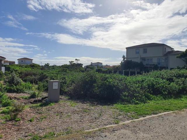 688 m² Land available in St Francis On Sea