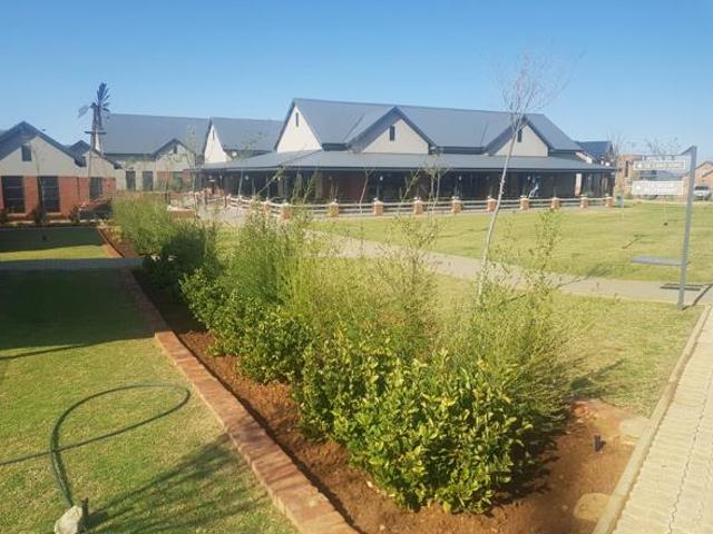 689 m² Land available in De Land Estate