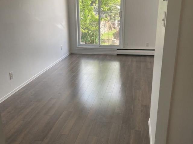 68 6e Avenue L'Île Perrot, QC J7V