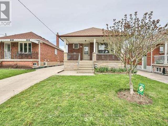 68 Algoma Street, Toronto, ON, M8Y 1C5 house for sale | Listing ID W12198 | Royal LePage