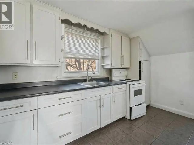 68 HIGHLAND Road Unit# 2nd Flr