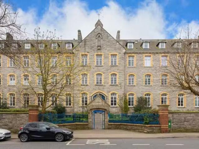 68 Hybreasal House, South Circular Road, Kilmainham, Dublin 8.