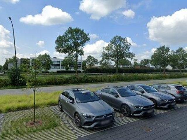 250 m2 office space for rent in Zele