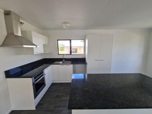 ['68C Millers Road']Brookfield