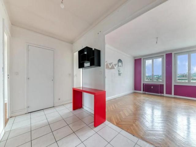 69009 LYON T3 de 66m2 DERNIER ETAGE TRAVERSANT + CAVE