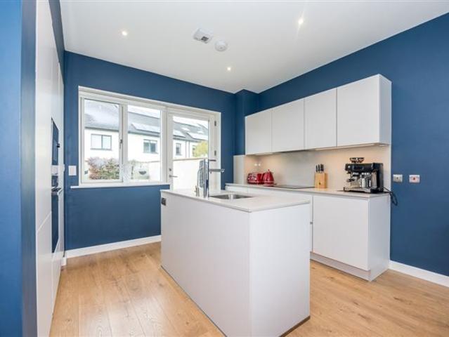 690,000 | 42 The Avenue, St Marnocks Bay, Portmarnock, County Dublin Noel Kelly Auctioneers Ltd 4998 MyHome. Ie Residential
