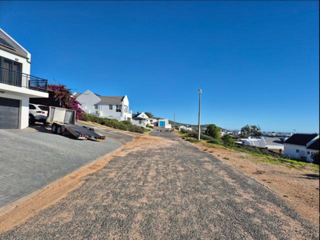 690 m² Land available in Britanica Heights