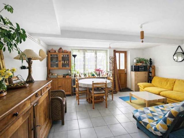 69250 FLEURIEU SUR SAONE – LIMITE NEUVILLE – APPARTEMENT DE TYPE 3 EN REZ DE JARDIN AVEC CAVE PRIVATIVE – PARKING ET JARDIN COLLECTIFS