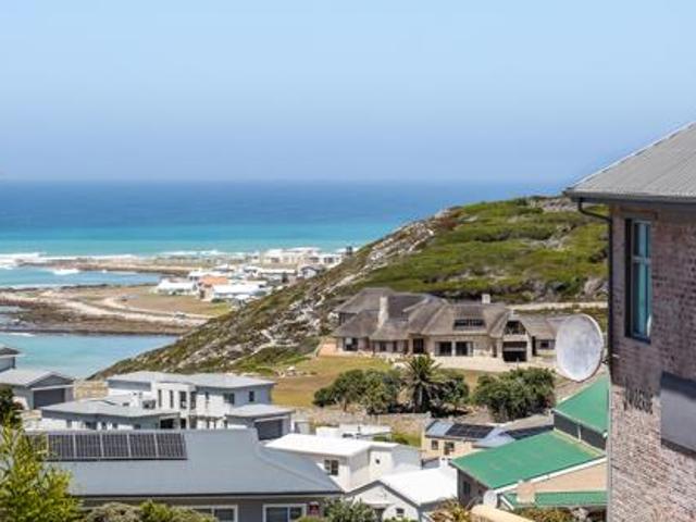 692 m² Land available in Struisbaai
