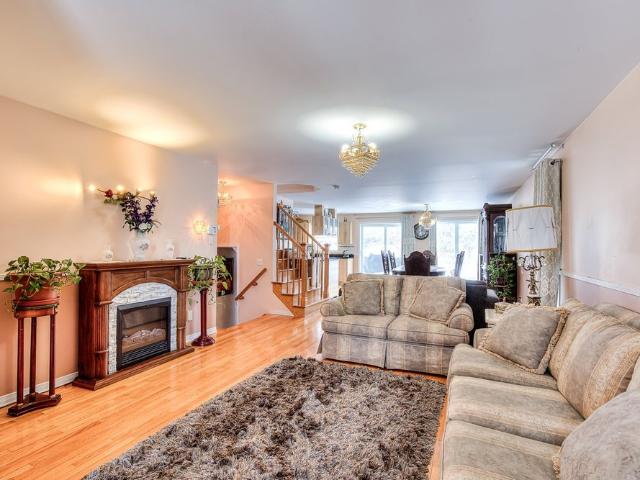 692 Rue Rabis, Laval Sainte Dorothée, QC H7X