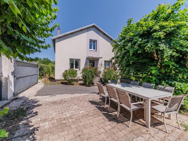 69400 ARNAS Maison familiale de 133 m² avec terrain