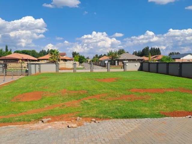 694 m² Land available in Grimbeek Park