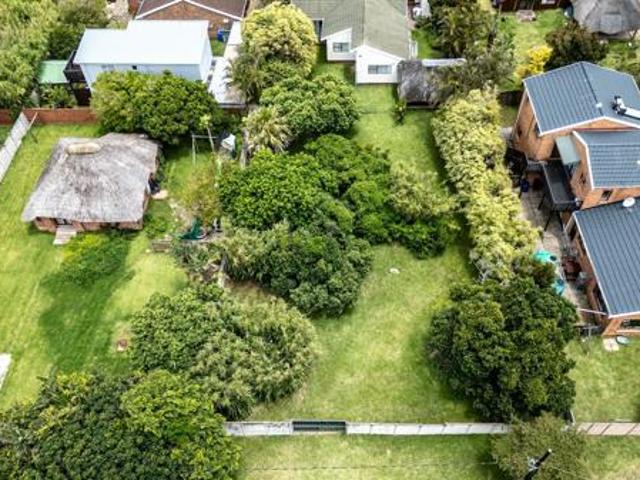694 m² Land available in Sunrise on Sea