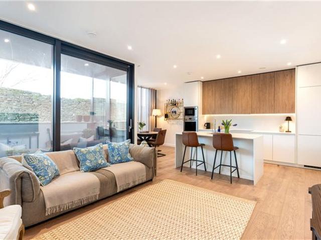 695,000 | 2 Thornhill Oaks, Mount Merrion, Blackrock, Co. Dublin Savills Dublin 5010 MyHome. Ie Residential
