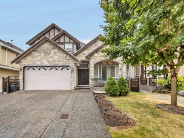 6968 A Street, Surrey, BC, V3W 3T1 house for sale | Listing ID R3143 | Royal LePage