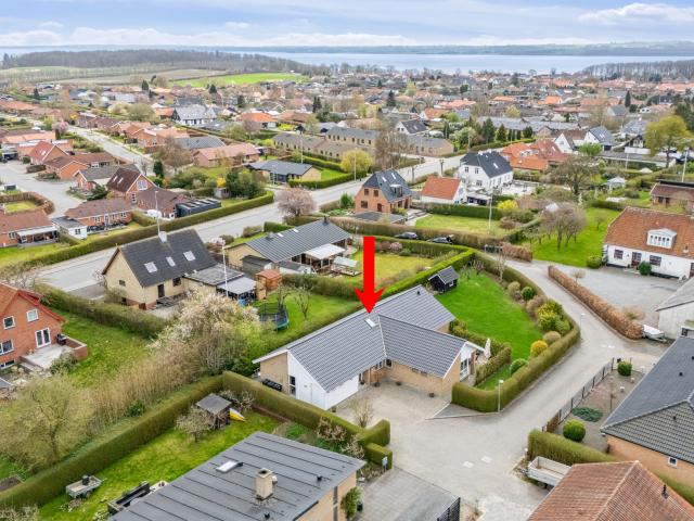 6962 Husoddevej 10A Kvalitetsvilla i Stensballe Unik, indflytningsklar og masser af plads! RealMæglerne