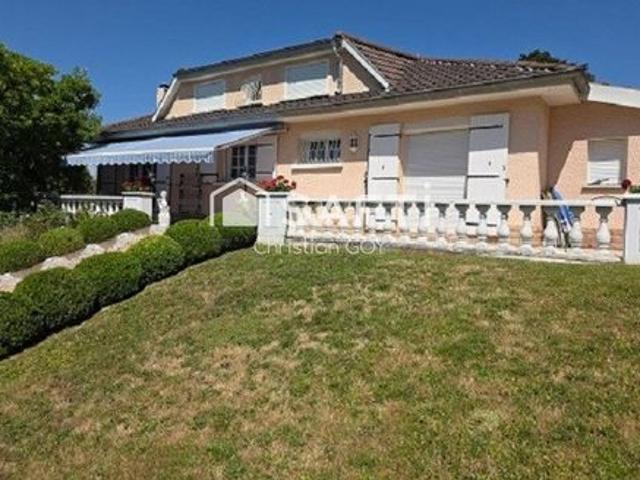 69720 St BONNET DE MURE 135 M² HABITABLE 4 CHAMBRES CENTRE VILLE A PIED