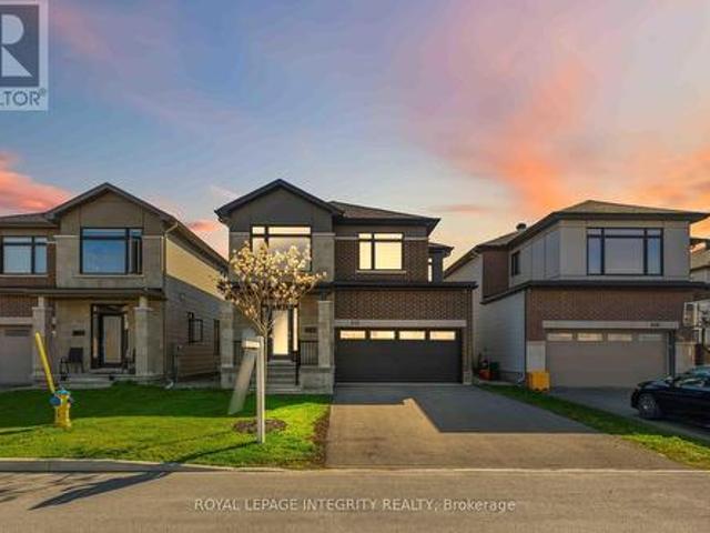 698 Odyssey Way, Ottawa, ON, K1T 0V3 house for sale | Listing ID X13463 | Royal LePage