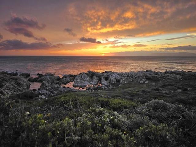 699 m² Land available in De Kelders