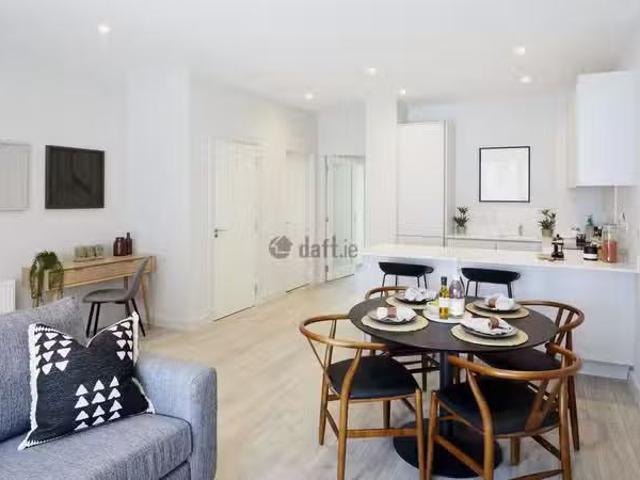 69 The Crescent, Two Oaks, Knocklyon, Dublin 16 is for rent