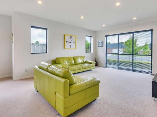 69 Parkhaven Drive, Rosehill, Papakura