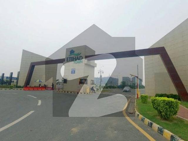 6 marla on ground facing park commercial plot for sale in etihad town ph i