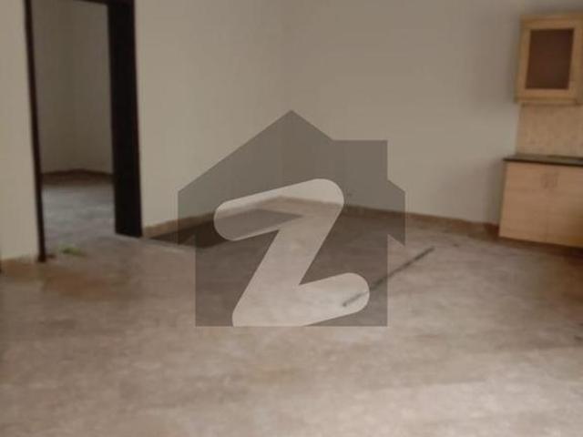 6 Marla flat for rent in Paragon City