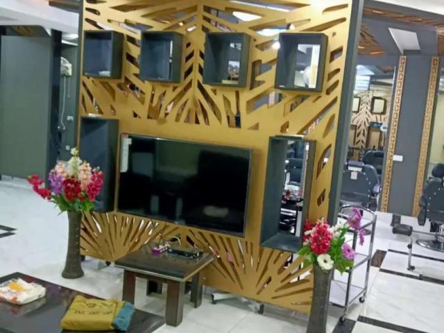 6 marla Ready saloon or parlour for rent with brand new furniture Lahore Bahria Town ID 05219
