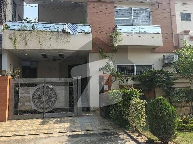 6 Marla Used House Available in DC Colony