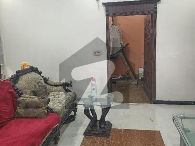 6 Marla Used House Available in DC Colony