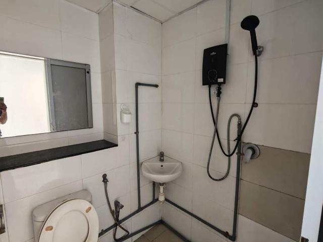 6 Min to Maluri Private Room with bathroom Low Deposit
