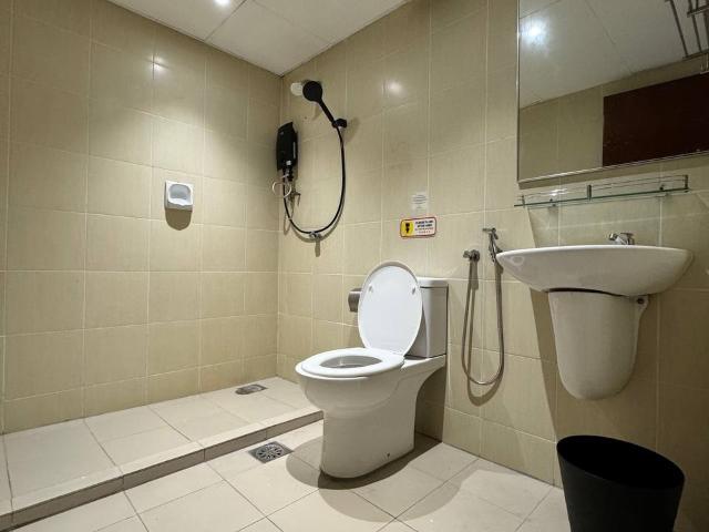 6 Min WALK to CIQ | 6 Min DRIVE to Stulang, 7 Min to JBCCAVAILABLE Master Room bathroom attached for rent