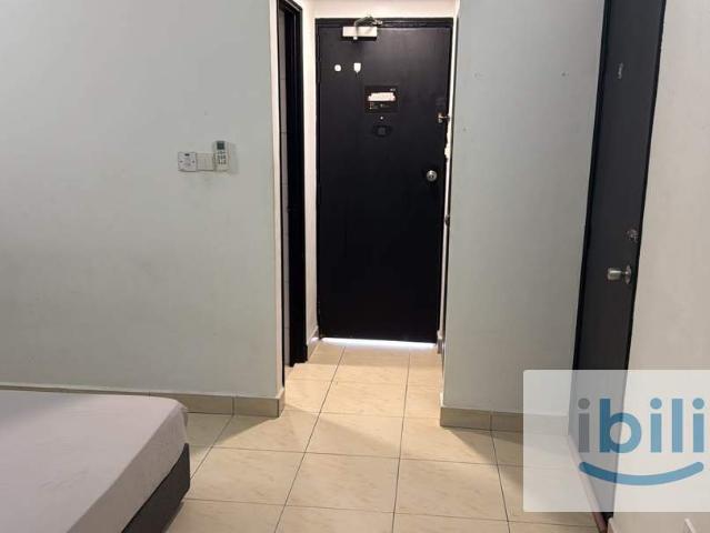 6 Min WALK to CIQ | 6 Min DRIVE to Stulang, 7 Min to JBCCAVAILABLE Master Room bathroom attached for rent