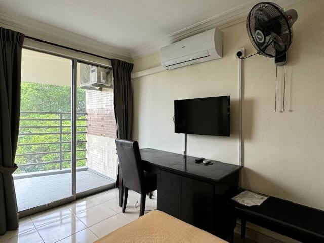 6 min walk to CIQ Fully equipped with wifi, and zero deposit available