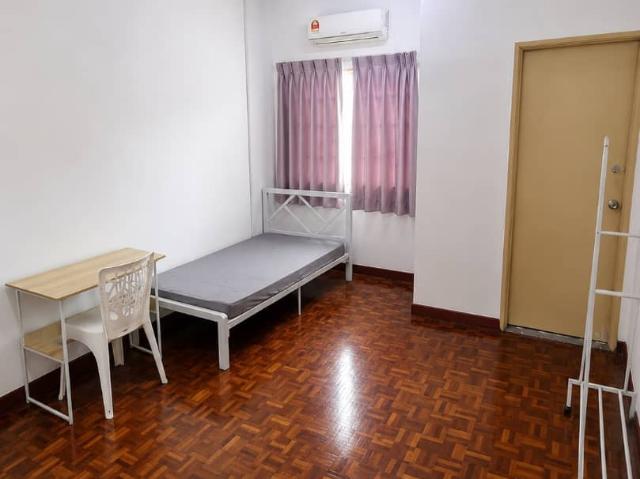 6 Mins To Econsave Bukit Kemuning ️ | Fully Furnished Medium Room @ Kota Kemuning