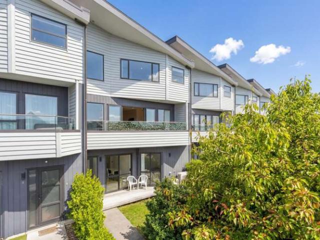 6 Moki Place, Long Bay, North Shore City