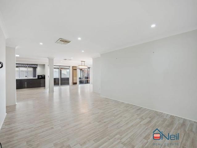 6 MONTH LEASE ONLY * CANNING VALE 4x2 LIVING LARGE WITH A POOL